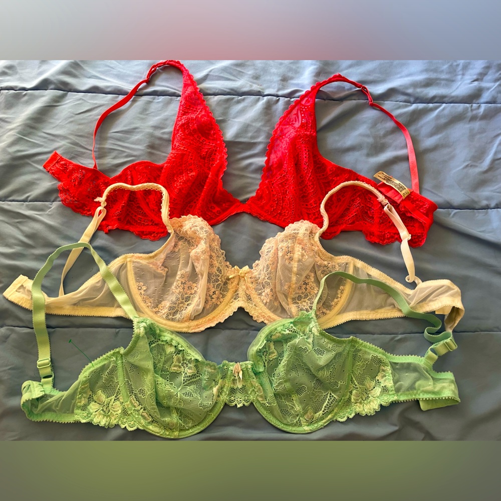 Pink white and Teal Lace underwire bras sexy !